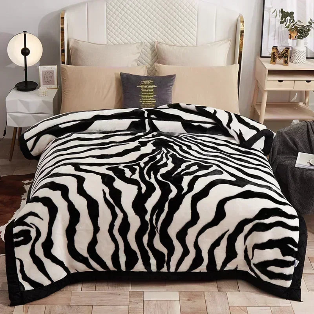 Reversible Weighted Blanket – Ultra-Soft Quilted Throw for Year-Round Comfort & Better Sleep